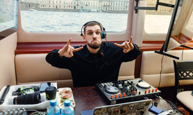 DJ на выупскном