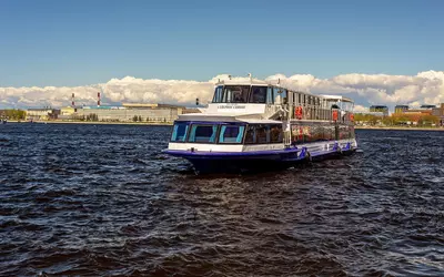 Теплоход Северное сияние